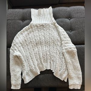 White knit women’s sweater size Large